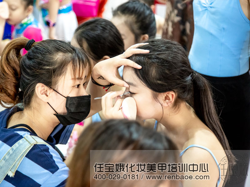 西安电视台全国青少年艺术节化妆实践活动
